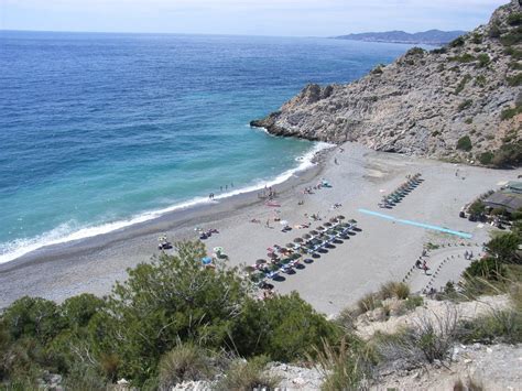 videos en playas nudistas|Paraíso nudista, Playa de Cantarriján, La Herradura, Granada.